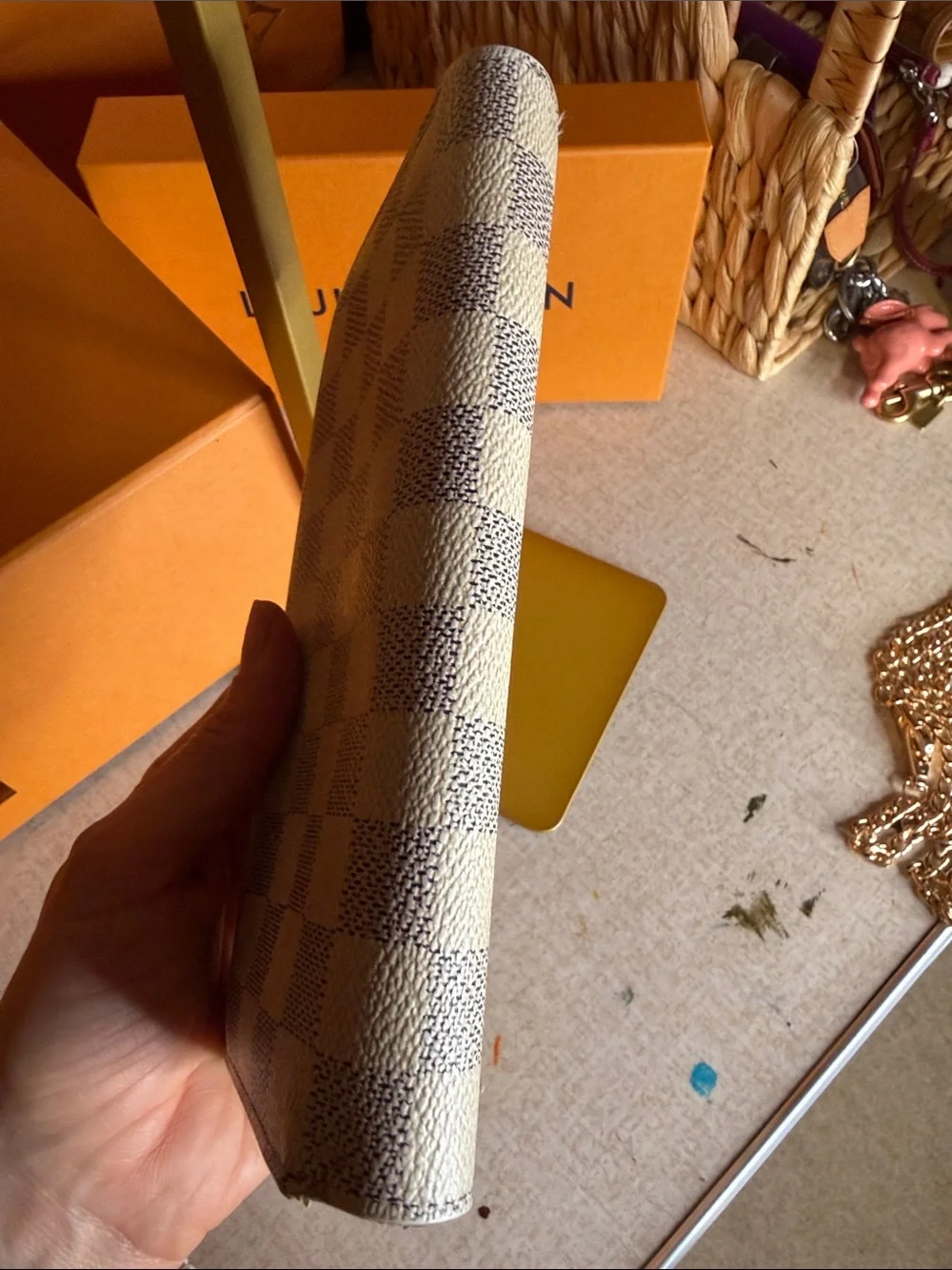 Louis Vuitton rubbing color cracking